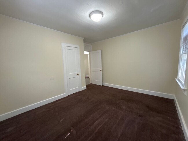 Building Photo - 1401 Kinderway &amp; 4300-4302 Wentworth -...