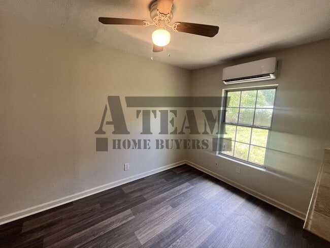 Building Photo - 3 Bed 1 Bath home for rent!