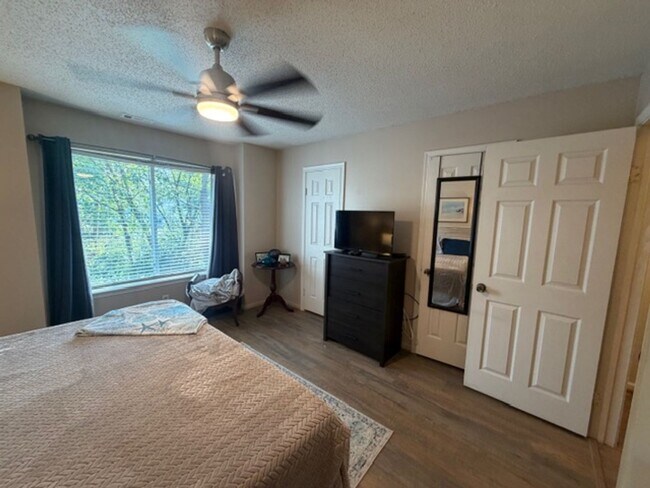 Building Photo - 801 Seawinds Ln