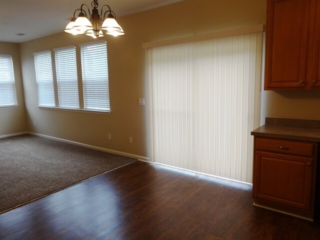 Building Photo - 105 Graduate Ln