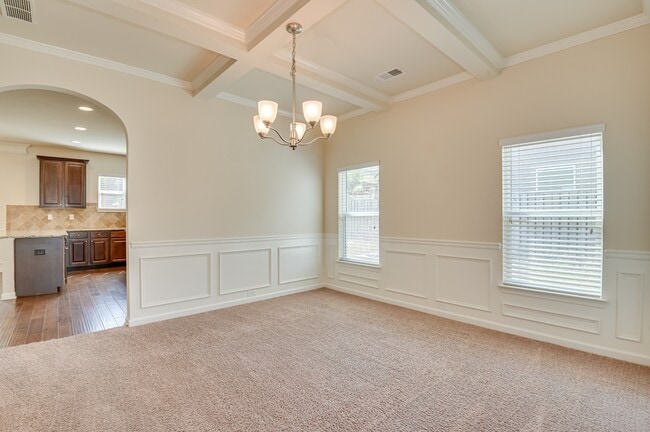Building Photo - 5014 Vine Ln