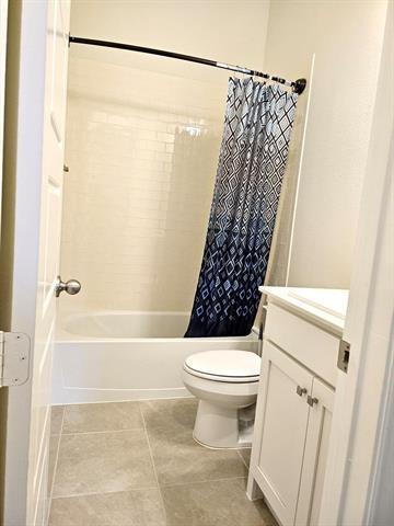 Building Photo - 204 Hardwood Trl