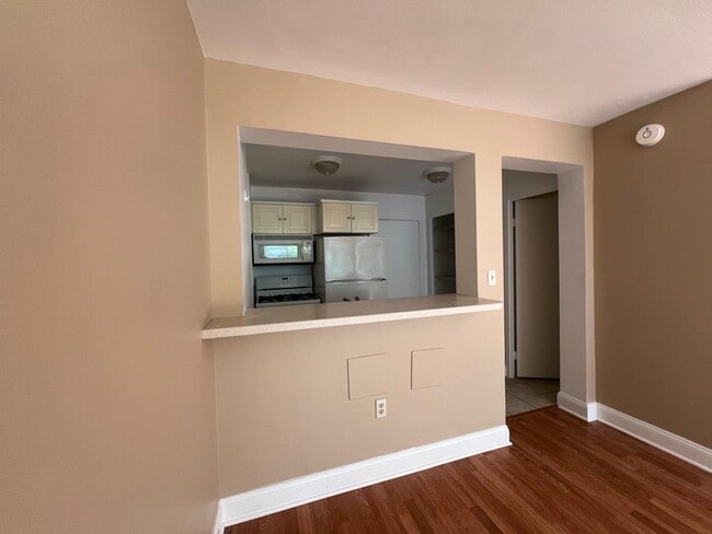 Building Photo - 922 24th St NW