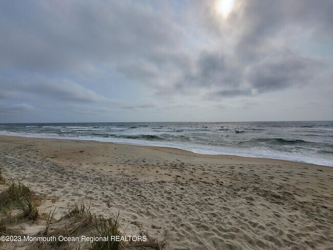 Building Photo - 18 Village Rd