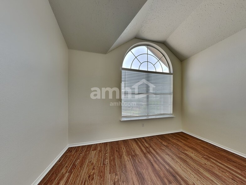 Building Photo - 1809 Mapleleaf Dr