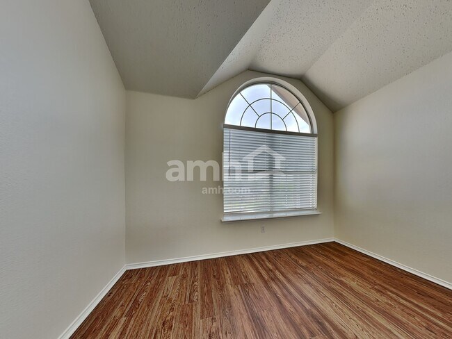 Building Photo - 1809 Mapleleaf Dr