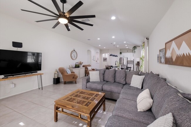 Building Photo - Bright & Airy Home on Curling Post