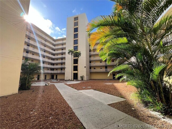 Building Photo - 15600 NW 7th Ave