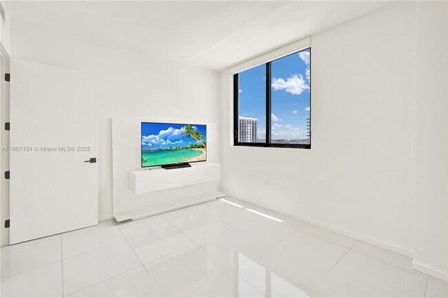 Building Photo - 5300 Paseo Blvd