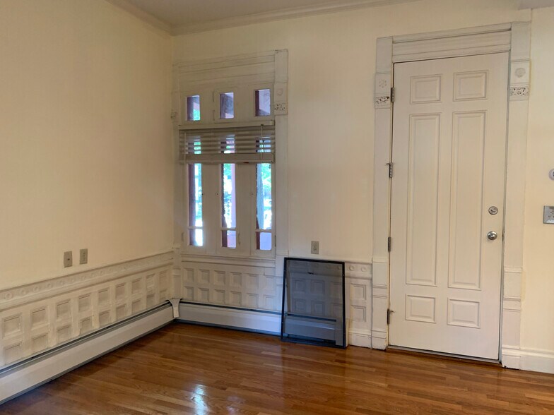 Building Photo - 195 Commonwealth Ave