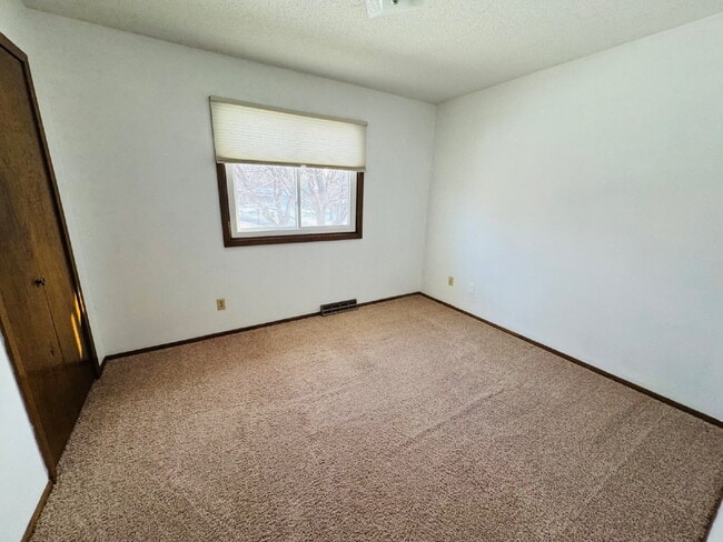 Building Photo - Winter Special half month off with February move in! 4-Bedroom Home in Blaine with 2 Full Baths a...