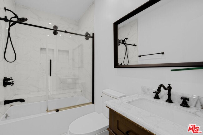 Building Photo - 100 S Doheny Dr