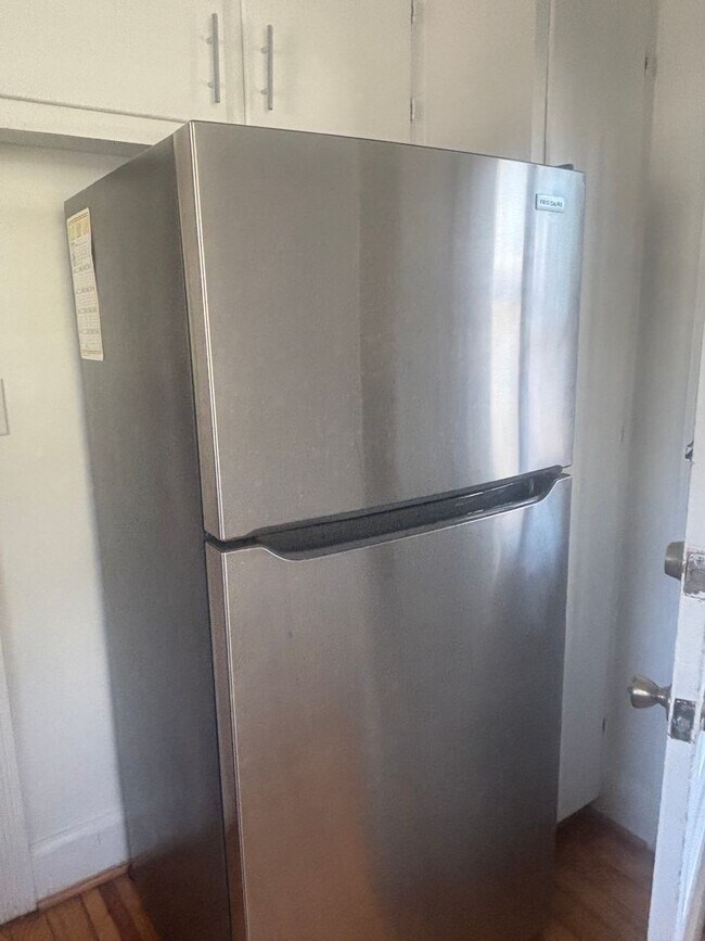 Building Photo - 908 Edwards Ave