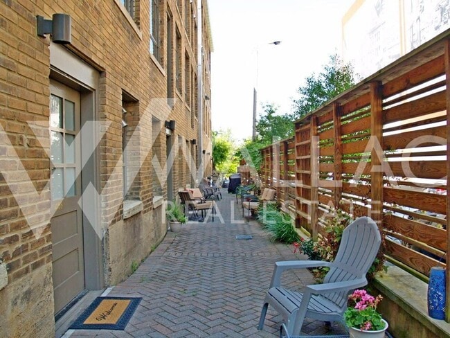 Building Photo - DOWNTOWN LIVING WITH PRIVATE GATED ENTRANC...