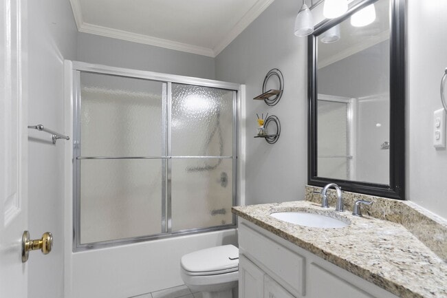 Building Photo - 2013 Fox Ridge Rd