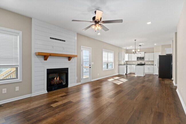 Building Photo - Pet Friendly Four Bedroom!