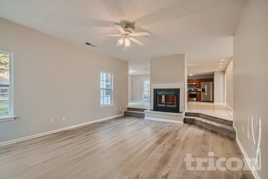 Building Photo - 5005 Eagle Creek Dr