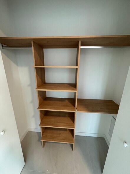 WALK IN CLOSET - 112 NW 31st St
