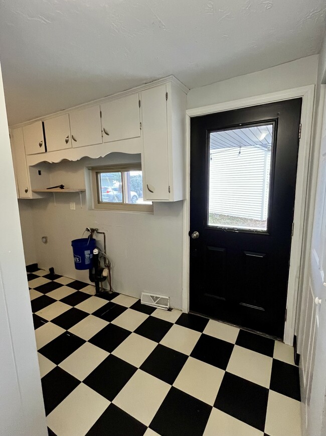 Building Photo - 2742 Walnut St