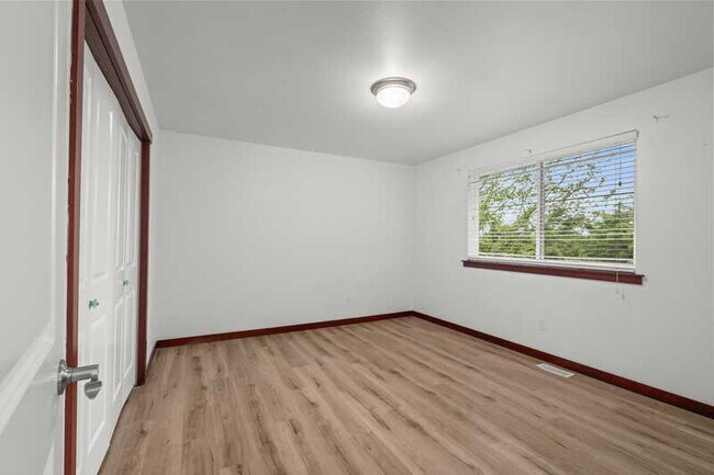 Building Photo - 18410 42nd Ave SE