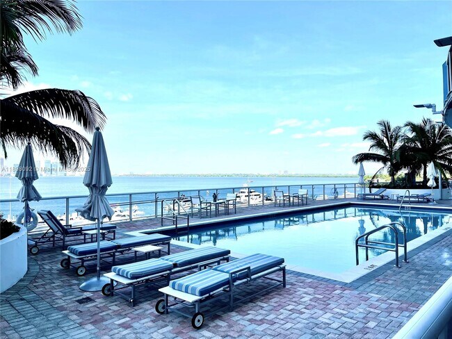 Building Photo - 1800 Sunset Harbour Dr