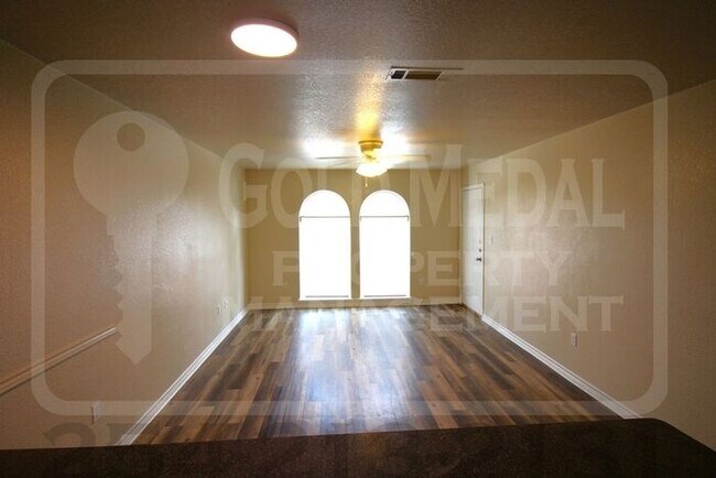 Building Photo - 4707 Westcliff Rd