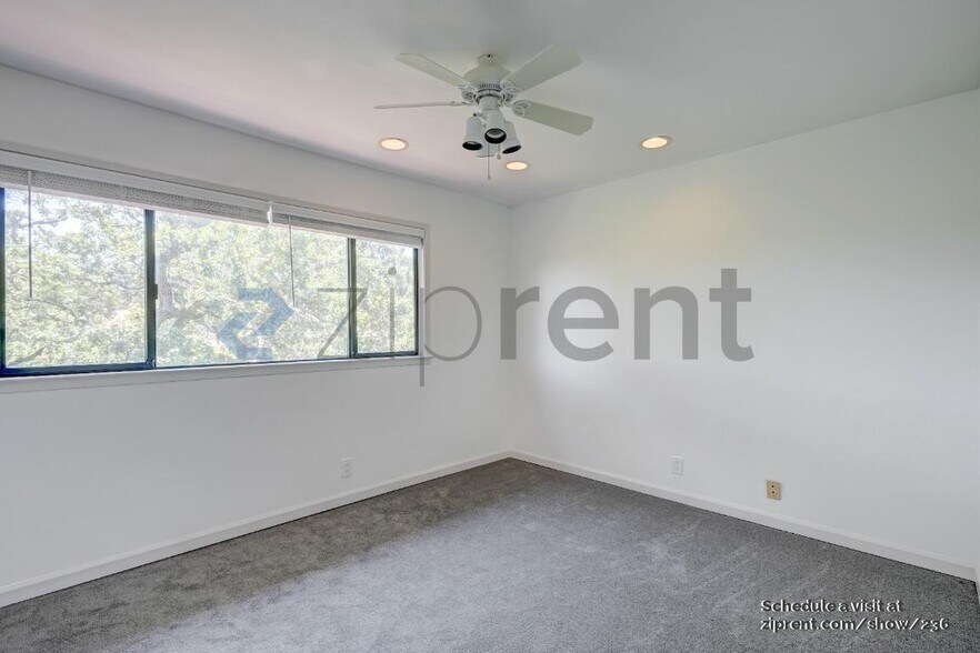 Building Photo - 8 Balra Dr