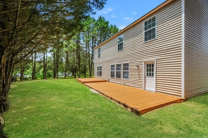 Building Photo - 121 Hatters Ct