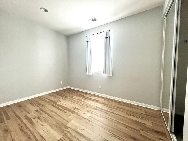 Building Photo - Modern Eastvale Home | 3 Bed | 2.5 Bath | 2-Car Garage | Pool & Gym | Solar Panels