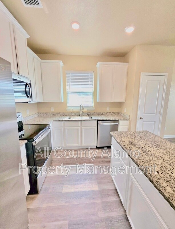 Building Photo - 12818 Cedarcreek Trl