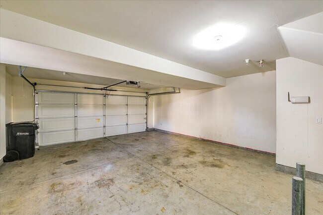 Building Photo - PRIME CORNER HOME NEAR TRAILS LIGHT-FILLED...