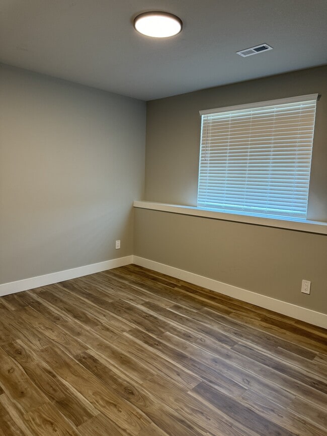 Building Photo - 672 Long Path Ct