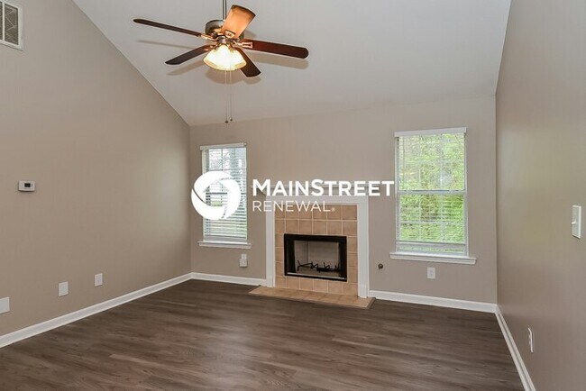 Building Photo - 3 Bedroom Pet-Friendly Home in Douglasville, GA with Main Street Renewal