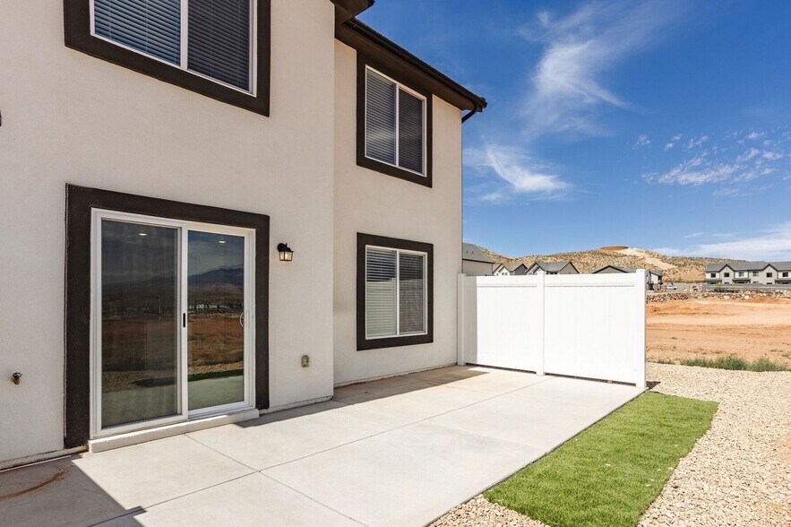 Building Photo - 2909 Corral Holw Dr