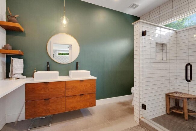Building Photo - 2502 Side Cove