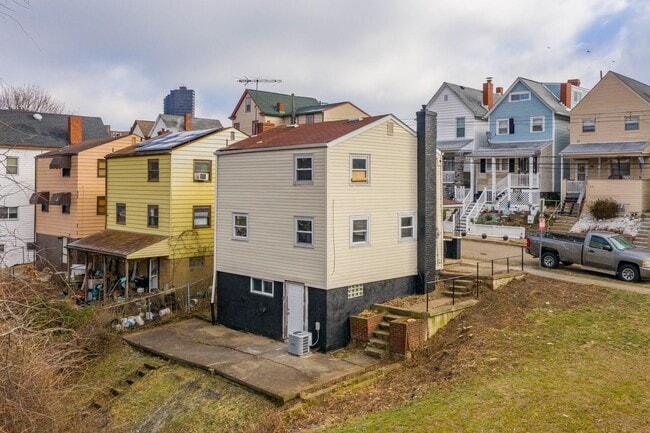 Building Photo - Stunning 2 bedroom home in Mt. Washington available May 1!