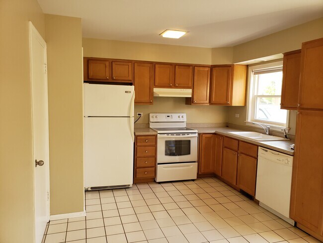 Building Photo - 2146 Rugen Rd