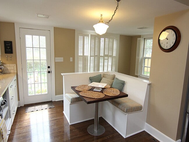 Building Photo - Adorable, Renovated Bungalow with Huge Yar...