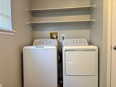 Building Photo - 4725 Nelson St