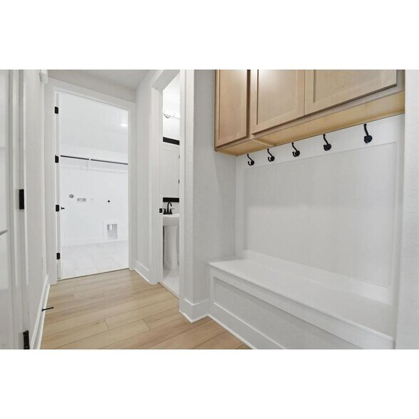 Building Photo - 327 Grand Legacy