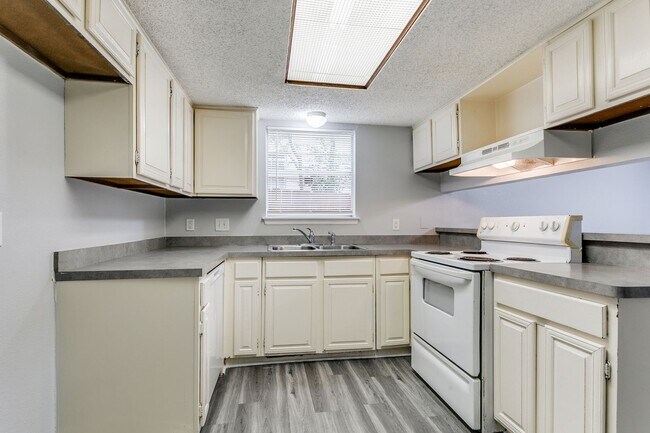 Building Photo - 13226 Chesterton Dr