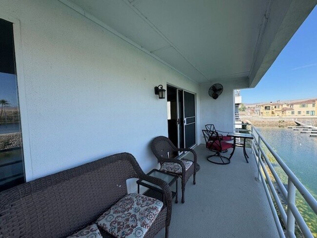 Building Photo - 2BR 2BA Furnished Vacation Condo Waterfron...