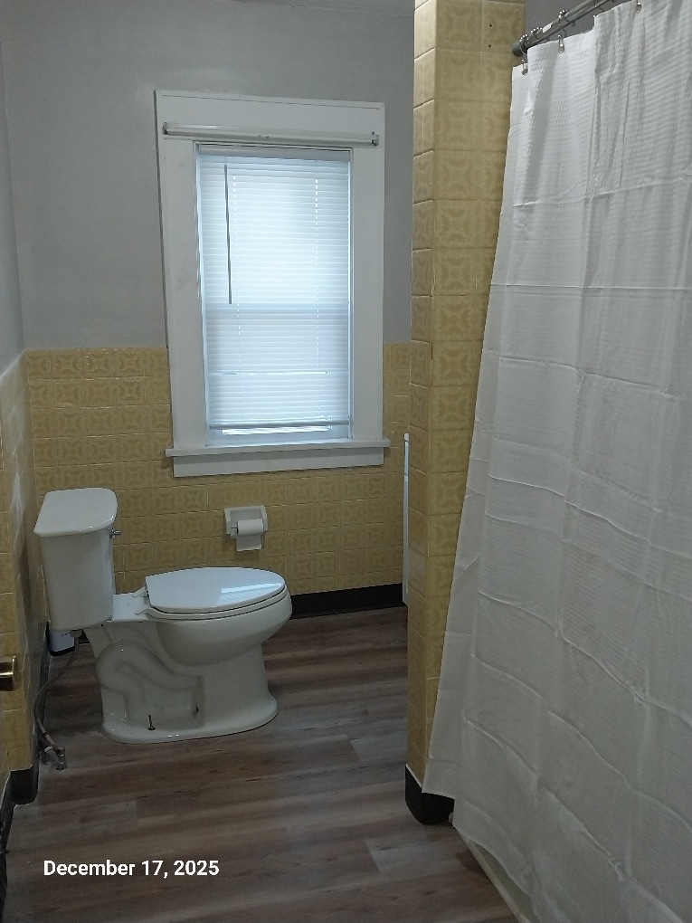 Upstairs bathroom - 1145 s freedom ave
