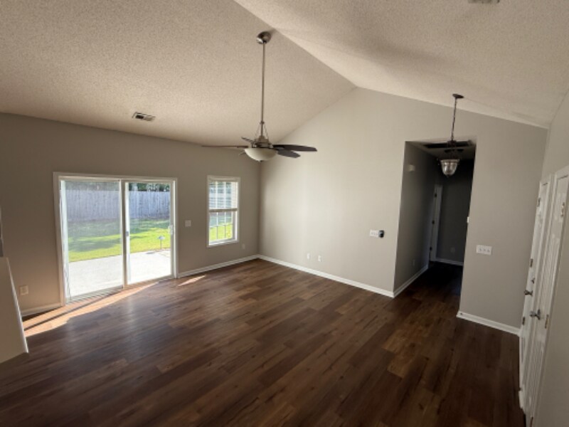 Building Photo - 7120 Farrington Farms Dr