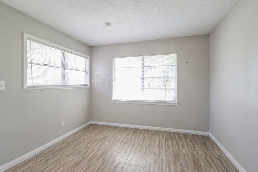 Building Photo - 11235 Lemond Dr