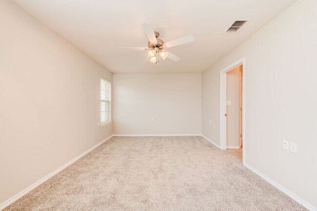Building Photo - Spacious 4-Bedroom Gem in North Lubbock