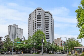 Building Photo - 2621 2nd Ave