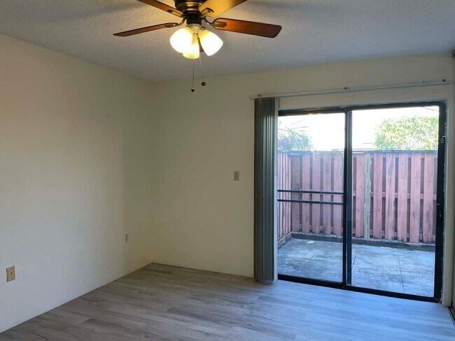 Building Photo - 1 Bedroom/1 Bath Villa with Private Courtyard