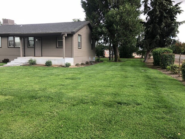 Building Photo - 1980 Sultana Dr