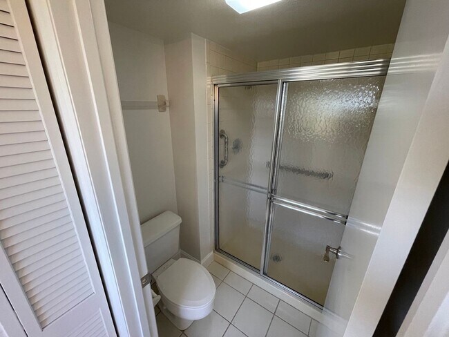 Building Photo - 2090 S Tamiami Trl